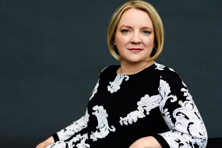 Sarah Bailey in Black and White Floral dress |  Prepare your Clothing for your Headshot or Portrait session